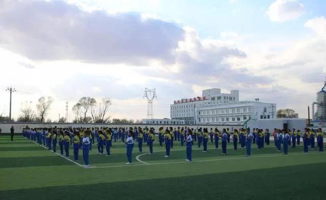 从"有学上"到"上好学",看榆林教育划时代发展(图1) 从"有学上"到"上好学",看榆林教育划时代发展(图1)