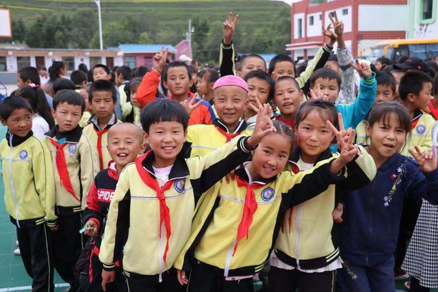 榆林职院师生千里赴青海扶贫送温暖——吹响青春助力脱贫攻坚集结号(图2)