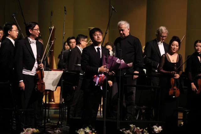 青岛海洋国际音乐季＂东唱西和＂ 交响音乐会成功上演(图4)