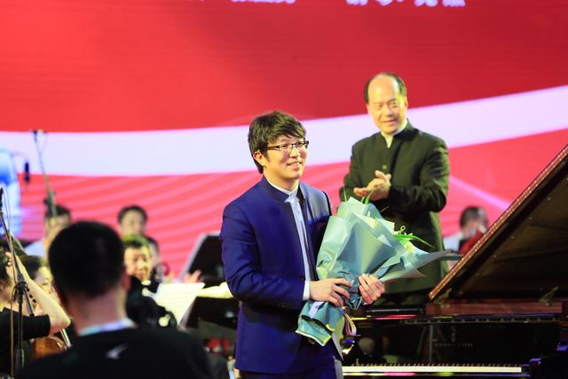 ＂红旗颂·解放情＂庆祝新中国成立70周年交响音乐会(图8)
