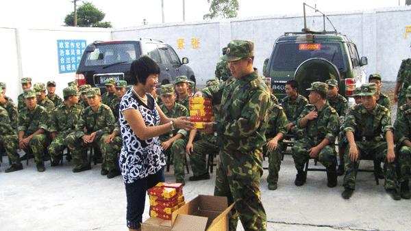 黄莲开：把爱洒在军营的＂兵妈妈＂(图4)