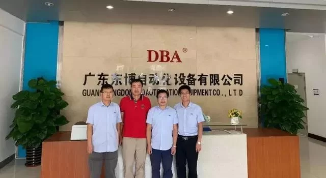 手机制造业"机器换人"的领跑者(图2) 手机制造业"机器换人"的领跑者(图2)