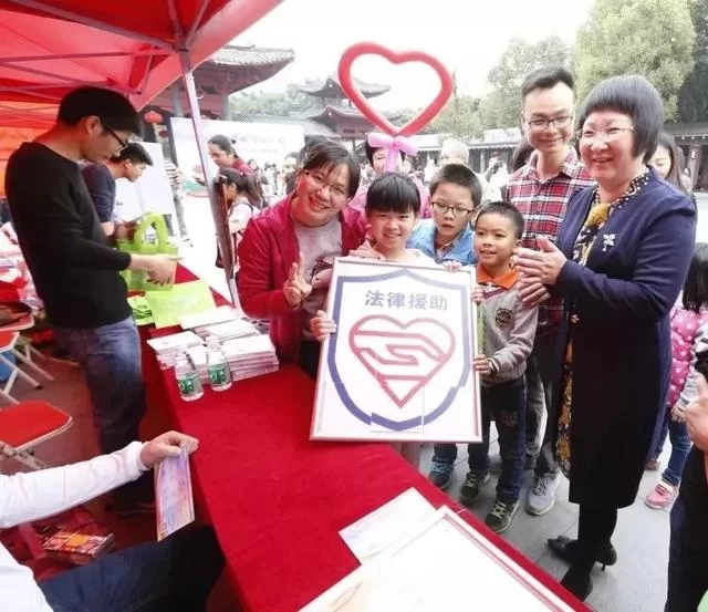 东莞女干部袁秀娟:对妇女儿童工作有独特情怀(图2) 东莞女干部袁秀娟:对妇女儿童工作有独特情怀(图2)