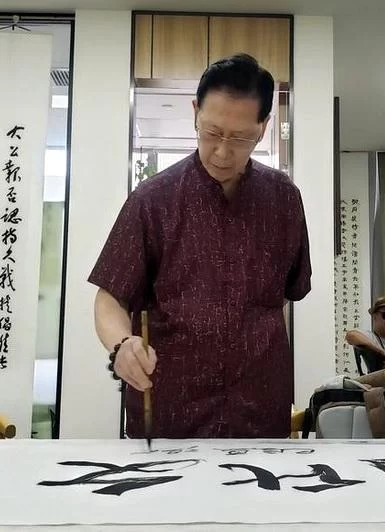 领导专家齐聚一堂，探讨“忠华盛世金牧粮草”高科技种养循环产业发展(图2)