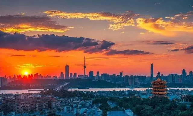 战“疫”文学作品 | 问苍茫大地(作家陈玺散文)(图1) 战“疫”文学作品 | 问苍茫大地(作家陈玺散文)(图1)