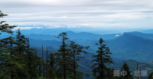 龙顺：蜀山有“仙”，我在亚洲最大桌山瓦屋等你(图1)