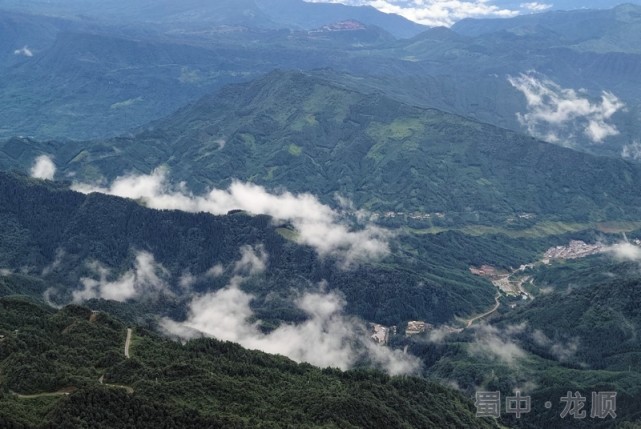 龙顺：蜀山有“仙”，我在亚洲最大桌山瓦屋等你(图2)