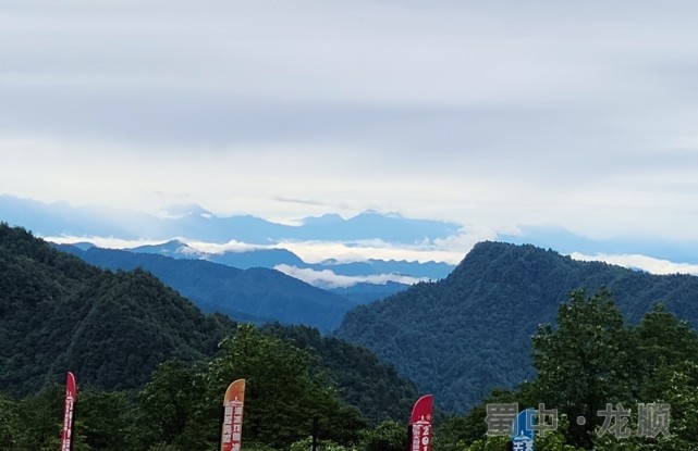 龙顺：蜀山有“仙”，我在亚洲最大桌山瓦屋等你(图5)