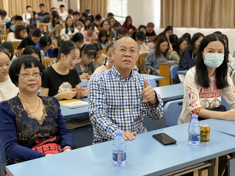 好新闻是如何产生的?资深媒体人宾阳在南宁师范大学开讲(图4) 好新闻是如何产生的?资深媒体人宾阳在南宁师范大学开讲