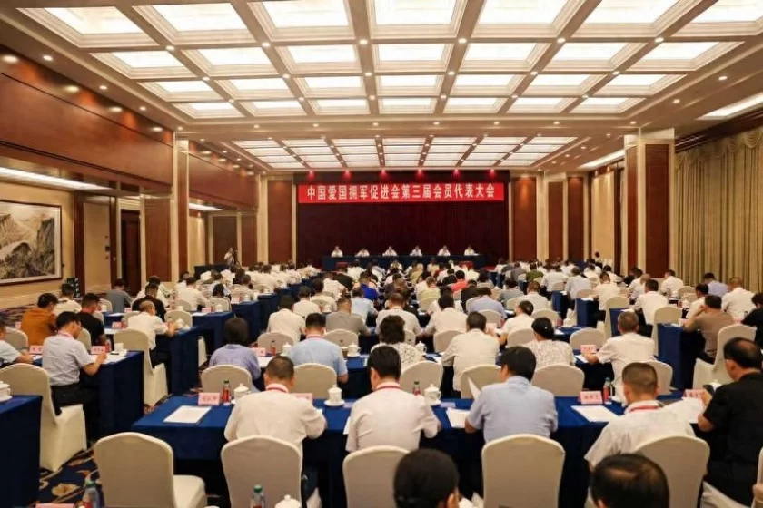 78岁张仲安受邀赴京参会,中国爱国拥军大会再燃老兵斗志(图1) 78岁张仲安受邀赴京参会,中国爱国拥军大会再燃老兵斗志(图2)