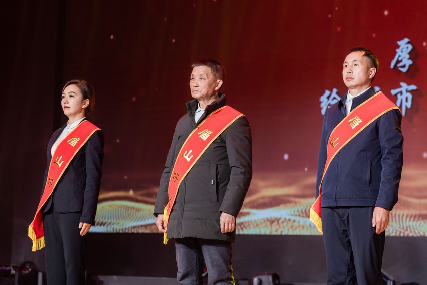 从战胜脑神经瘫痪到消灭淋巴癌变，老兵张仲安创造奇迹的生命之光