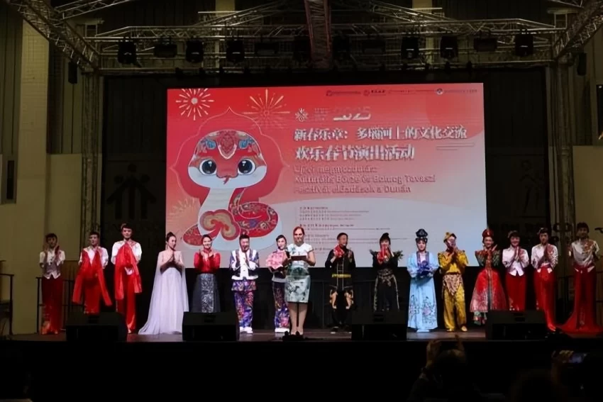 新春乐章唱响多瑙河畔——2025年欢乐春节演出活动在匈牙利卡辛茨巴茨卡市举办(图5) 新春乐章唱响多瑙河畔——2025年欢乐春节演出活动在匈牙利卡辛茨巴茨卡市举办(图5)