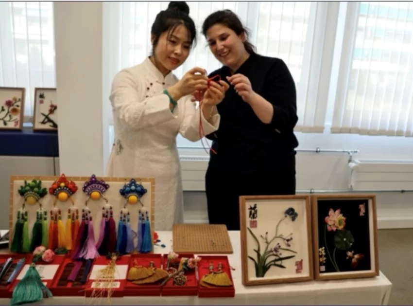 中国与瑞士文化交流合作开启新篇章——伯尔尼中国文化中心正式揭牌(图13) 中国与瑞士文化交流合作开启新篇章——伯尔尼中国文化中心正式揭牌(图13)