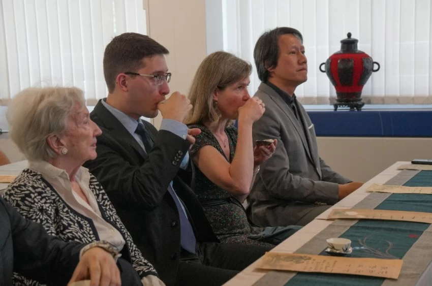 中国与瑞士文化交流合作开启新篇章——伯尔尼中国文化中心正式揭牌(图29) 中国与瑞士文化交流合作开启新篇章——伯尔尼中国文化中心正式揭牌(图29)