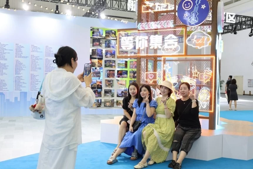 “美好生活”文旅消费展区在湖北武汉国际博览中心开幕(图6) 融合创新促消费 便捷服务暖人心——“美好生活”文旅消费展区在湖北武汉国际博览中心开幕(图6)