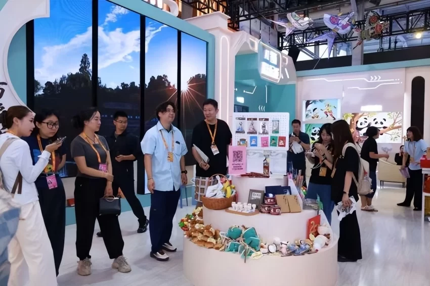 科技赋能古都新韵 2025年服贸会文旅服务专题西城展圆满落幕(图8) 科技赋能古都新韵 2025年服贸会文旅服务专题西城展圆满落幕(图8)