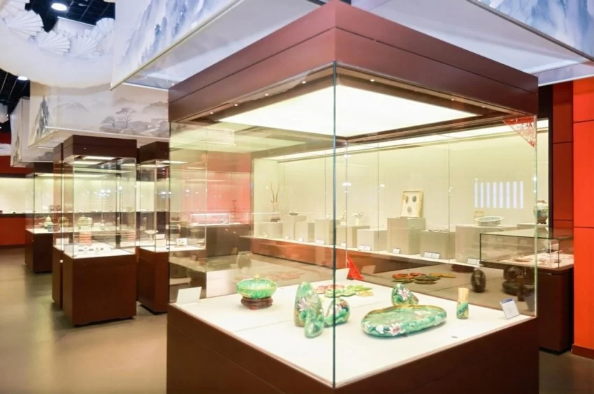 北京国际珐琅艺术创作与交流展暨第十三届北京工艺美术学术研讨会举办(图5) 北京国际珐琅艺术创作与交流展暨第十三届北京工艺美术学术研讨会举办(图5)