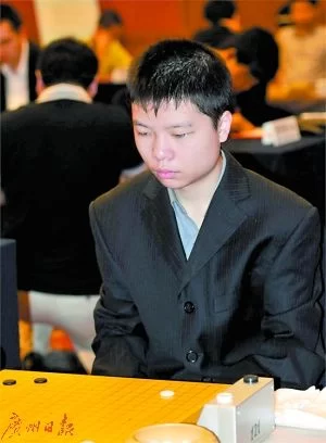 李钦诚二段直升九段 成中国最年轻九段棋手(图1) 李钦诚二段直升九段 成中国最年轻九段棋手(图1)