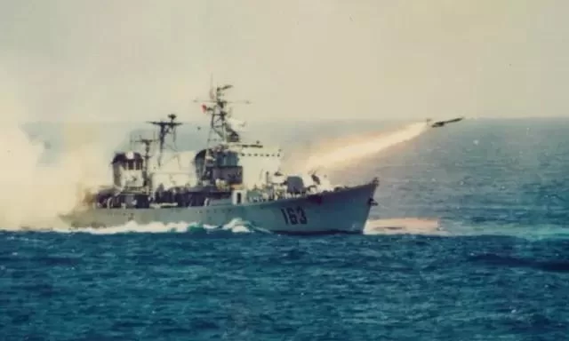 导弹驱逐舰南昌舰退役 要当军事主题公园(组图)(图1)