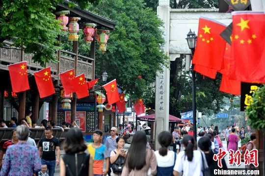 发改委：严查两节景区违规设“园中园”门票等行为(图1)