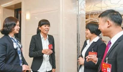 党的十九大四川团代表热议极不平凡的五年发展成就(图4) 党的十九大四川团代表热议极不平凡的五年发展成就(图4)