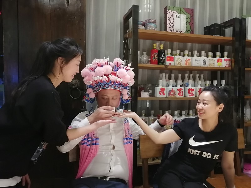 诗酒成都,各自风流!今夜我在红星路畔“蜀生欢伯”酒肆(图4) 诗酒成都,各自风流!今夜我在红星路畔“蜀生欢伯”酒肆(图4)